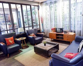 Triple Seven Bed & Breakfast - Bandung - Lounge