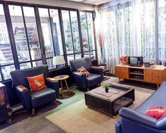 Triple Seven Bed & Breakfast - Bandung - Lounge