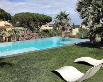 Villa L'hyppocampe, Room in villa with sea view. - Sainte-Maxime - Pool