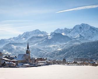 Hotel Gasthof Zum Kirchenwirt - Puch Bei Hallein - Outdoors view