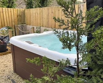 Hot tub Retreat In The Valley's Of South Wales - Abertillery - Sypialnia