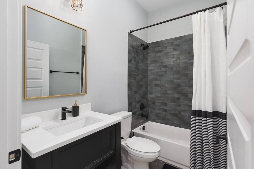 Luxury Design Condo, Close to Downtown Broadway & Coffee - Nashville - Bathroom