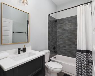 Luxury Design Condo, Close to Downtown Broadway & Coffee - Nashville - Baño