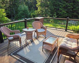 Tasteful Mountain Cottage With a 15 Walk to Ocean, Town and Acadia - Southwest Harbor - Balkon