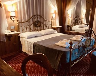 Hotel Ficocle - צ'רביה - חדר שינה