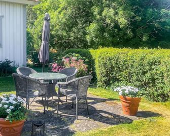 Stunning home in Eskilstuna with sauna - Eskilstuna - Patio