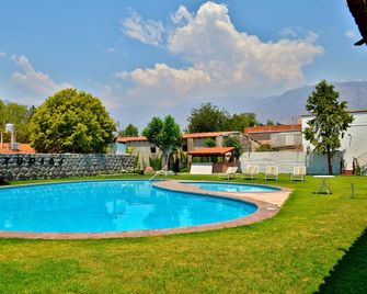 Hotel Asturias - Cafayate - Pool