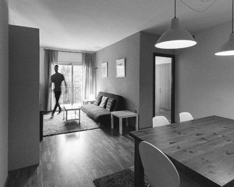 Comfortable 4 rooms 2Bath w balcony - Barcelona - Comedor