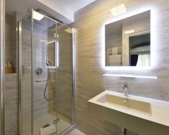 Hotel Rousseau - Geneva - Bathroom