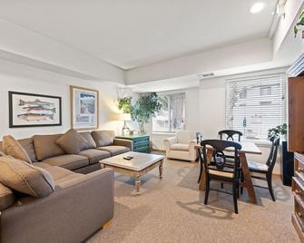 Palisades Tahoe Lodge Rentals Two Bedroom #512 - Olympic Valley - Sala de estar