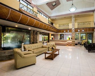 Family Country Hotel & Convention Center - General Santos - Hall d’entrée