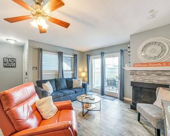 quarter Mi to Seawall Relaxing Galveston Condo! - Galveston - Sala de estar