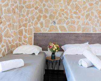 Hotel De Belgique à Menton - מאהטו - חדר שינה