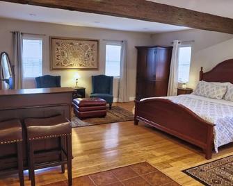 Ushmila's Nest- private entrance, bedroom & bathroom - Wayne - Bedroom
