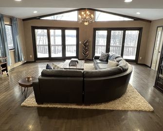 Calling Outdoor Adventurers! Potato Lake Home, with Game Room and Sauna! - Park Rapids - Living room