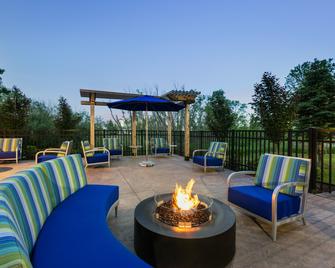 Hampton Inn & Suites Rogers - Rogers - Innenhof