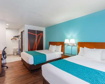 Howard Johnson by Wyndham National City/San Diego South - National City - Schlafzimmer