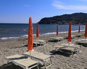 Uliveto farm house Oleander with porch and view of the valley - Diano San Pietro - Playa