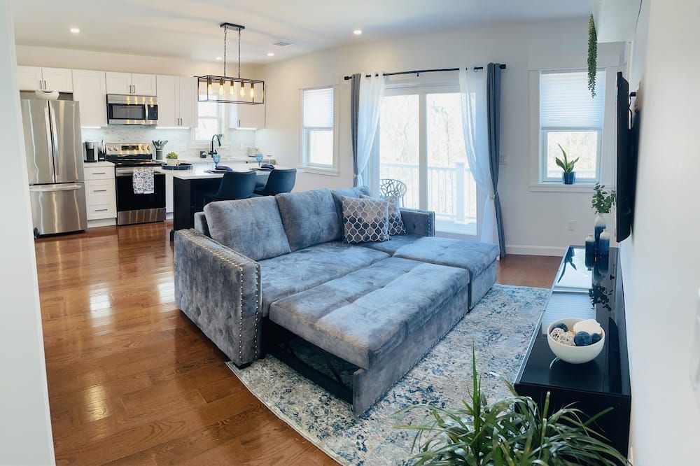 Brand new! Lovely apartment-Vineyard Haven