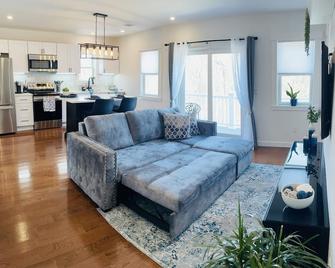 Brand new! Lovely apartment-Vineyard Haven - Vineyard Haven - Living room
