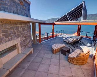 Stunning Lakeside 4 bedroom 2.5 bathroom house located in Lakestone Waterside - Lake Country - Balkon