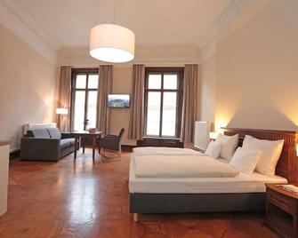 Apartments Altes Konsulat - سترالسوند - غرفة نوم