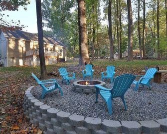 Firepitbbqhot Tubkingfull Kitchensmarttvpets - Harpers Ferry - Patio