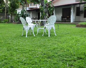 Great Wall Tourist Rest - Anuradhapura - Patio