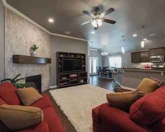Charming 3-bedroom house in Yukon with indoor fire place - Yukon