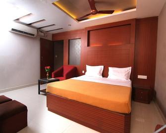 Hotel City Tower - Chennai - Bedroom