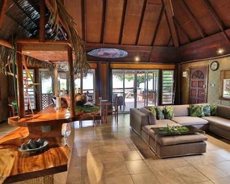 This Is The Dream House! Breathtaking Luxury Beach Front House. Get Sandy! - Fare - Salon