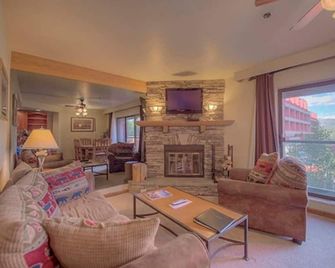 One Bdr Ski In Ski Out Condo - Breckenridge - Living room
