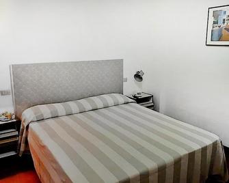 Hotel Blumen - San Benedetto del Tronto - Bedroom