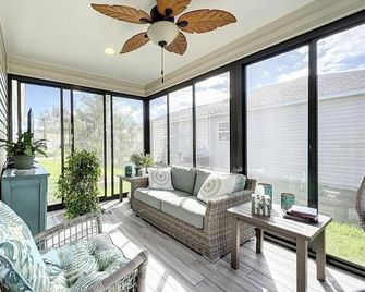 Gorgeous 3 bd-2 bth in Fenney w/4-seat Cart; Near Brownwood, Sawgrass, Eastport - Wildwood - Soggiorno
