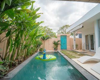 Villa Leya & Leon Canggu - By Bali Lyfe Venture - North Kuta - Piscina