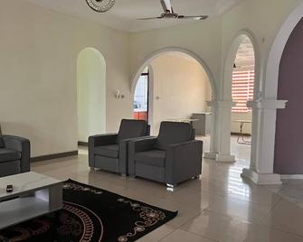 Renda Residence Apartment - Takoradi - Living room