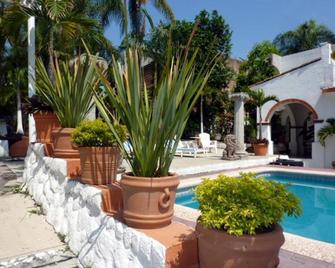 Hotel Bajo el Volcan - Cuernavaca - Pool