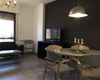 Pleasant and centrally located apartment well situated for exploring La Rioja - Calahorra - Sala pranzo