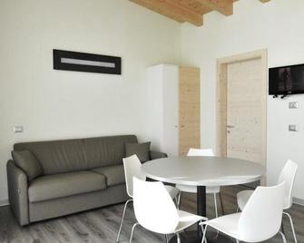 Bungalows Chalets Lago di Molveno - Molveno - Dining room