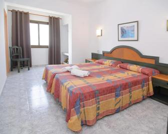 Hostal Rosalia - Sant Antoni de Portmany - Yatak Odası