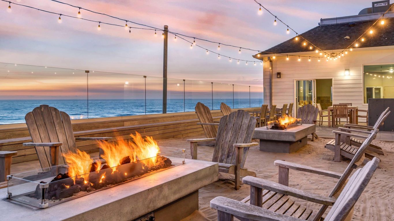 Elizabeth Oceanfront Suites, an Ascend Collection Hotel