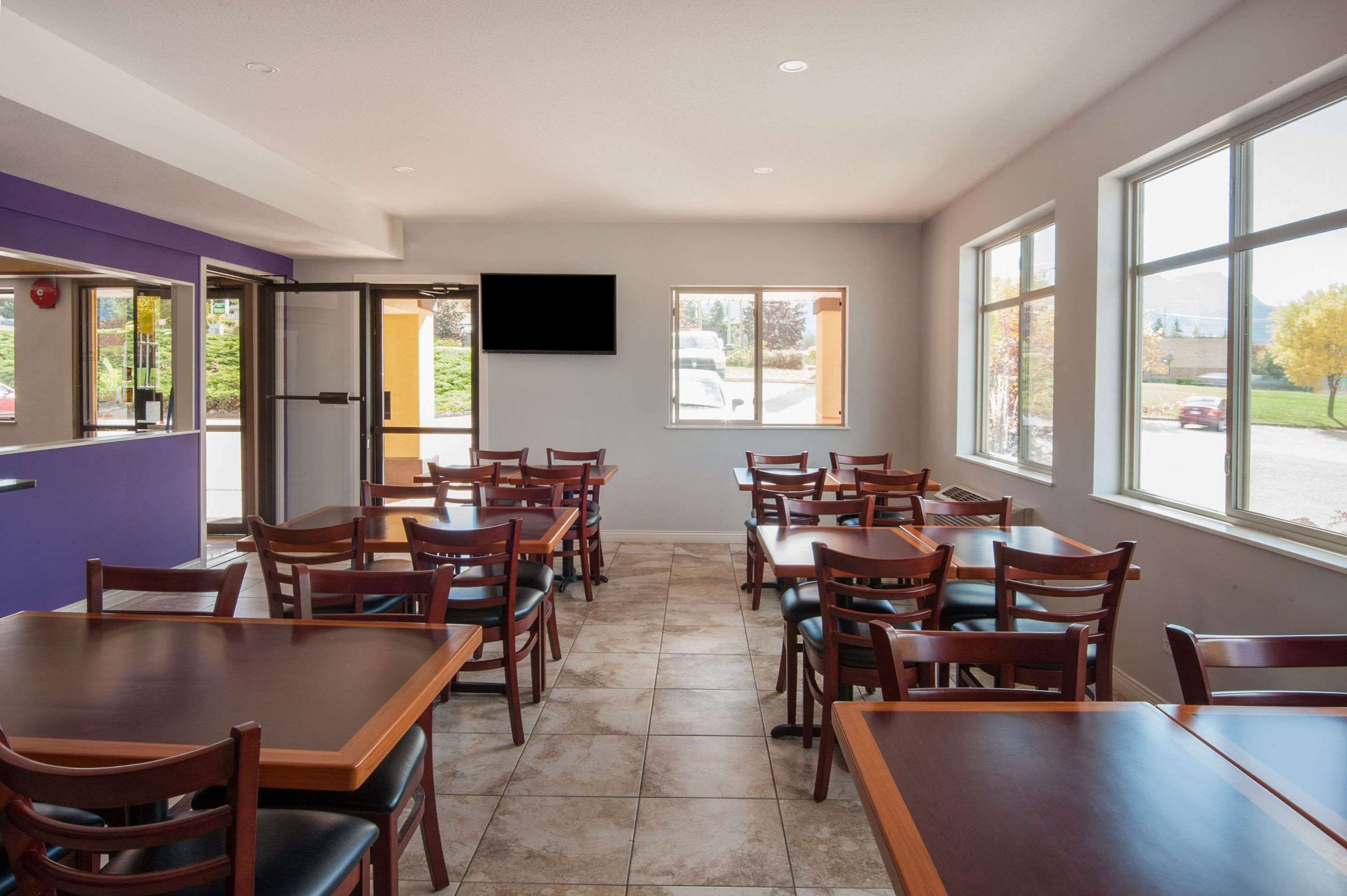 Super 8 by Wyndham Salmon Arm - Salmon Arm - Restaurant