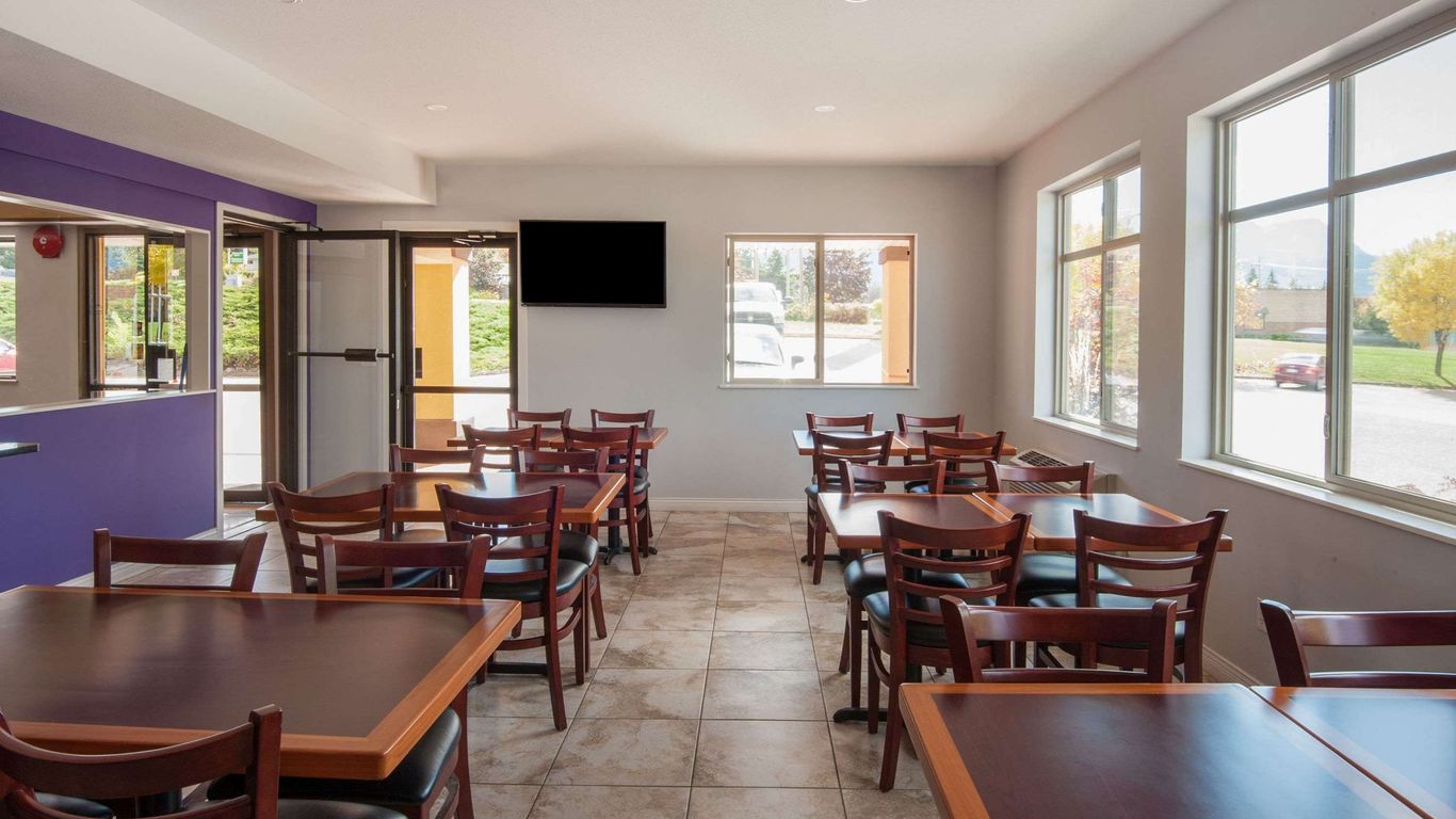 Super 8 by Wyndham Salmon Arm