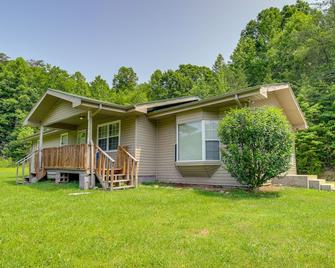 Huntsville Vacation Rental with Fire Pit - Huntsville - Edificio