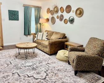 Bison Hall 5, No cleaning fee, Near Harding - Searcy - Вітальня