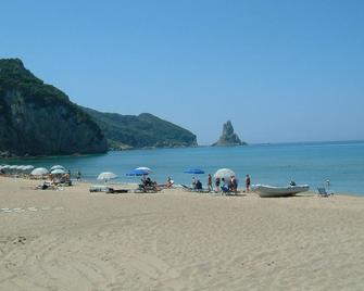 Corfu Beachfront holiday Houses Yannis on Agios Gordios beach - Agios Gordios - Beach