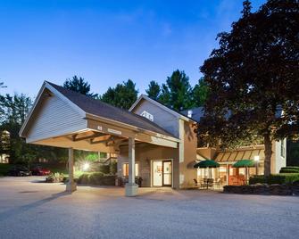 Best Western Inn & Suites Rutland-Killington - Rutland - Gebäude