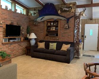 Spacious Large Family Lake Home For Rent - Eldon - Sala de estar