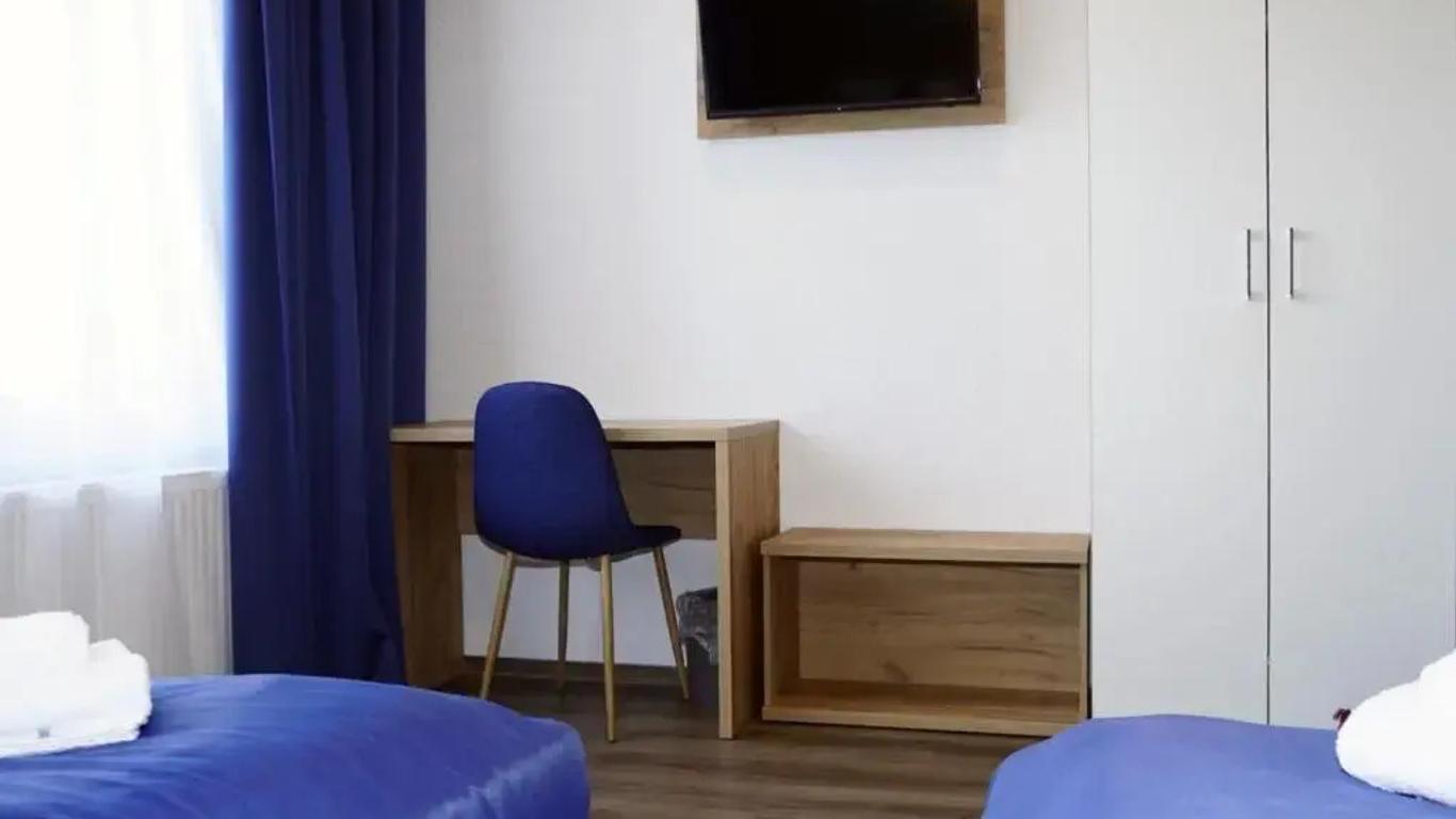 Motel Blue