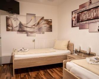 Hotel Bouzid - Laatzen - Hannover - Bedroom